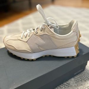 New Balance 327 Sneakers